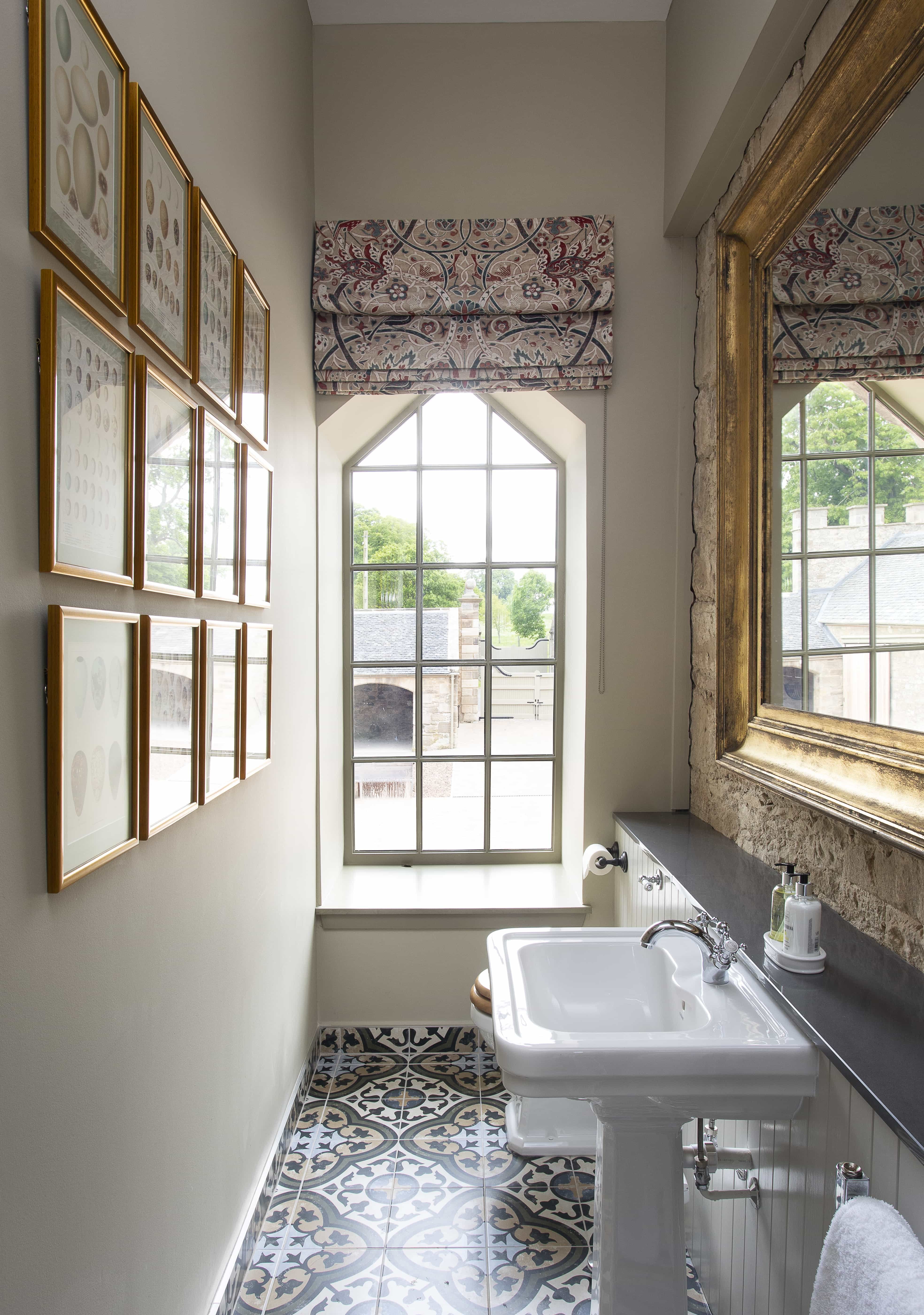 Doocot master bathroom